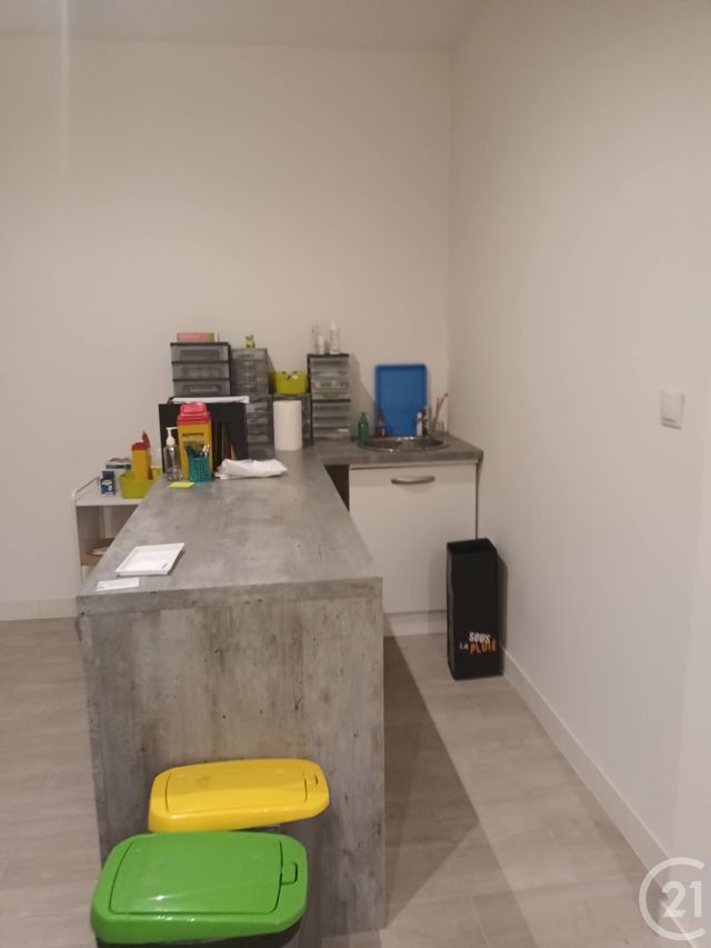 Appartement Local à louer - 1 pièce - 29.41 m2 - LA CIOTAT - 13 - PROVENCE-ALPES-COTE-D-AZUR - Century 21 Cabinet Berenger