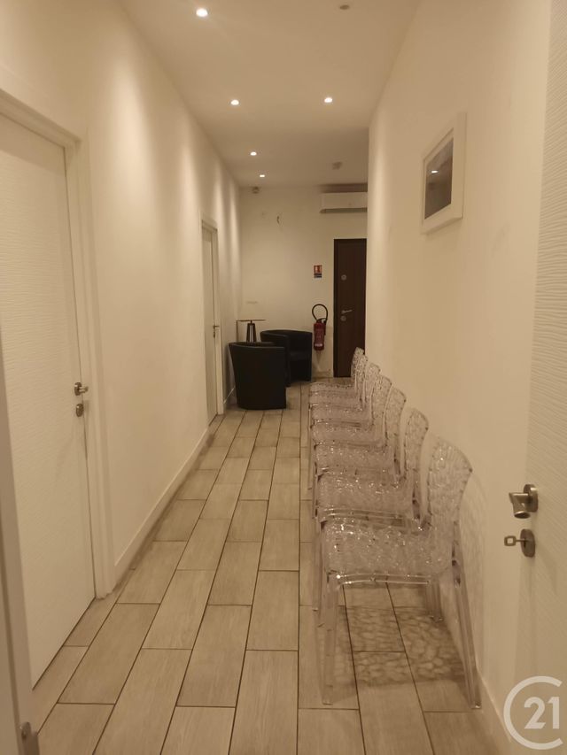 Appartement Local à louer - 1 pièce - 29.41 m2 - LA CIOTAT - 13 - PROVENCE-ALPES-COTE-D-AZUR - Century 21 Cabinet Berenger