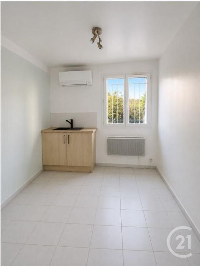 Appartement Local à louer - 1 pièce - 17.0 m2 - LA CIOTAT - 13 - PROVENCE-ALPES-COTE-D-AZUR - Century 21 Cabinet Berenger