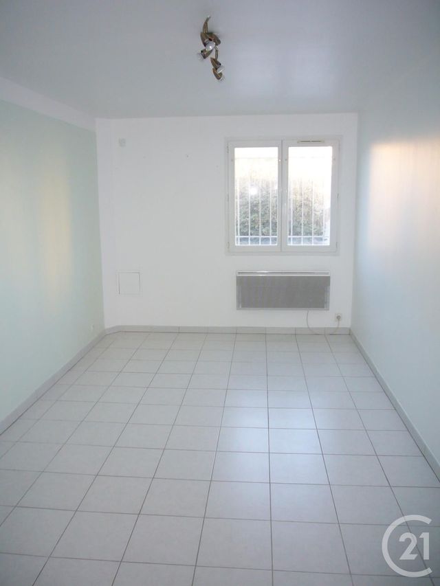 Appartement Local à louer - 1 pièce - 17.0 m2 - LA CIOTAT - 13 - PROVENCE-ALPES-COTE-D-AZUR - Century 21 Cabinet Berenger