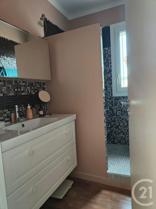 Appartement T3 à vendre - 3 pièces - 62.7 m2 - LA CIOTAT - 13 - PROVENCE-ALPES-COTE-D-AZUR - Century 21 Cabinet Berenger