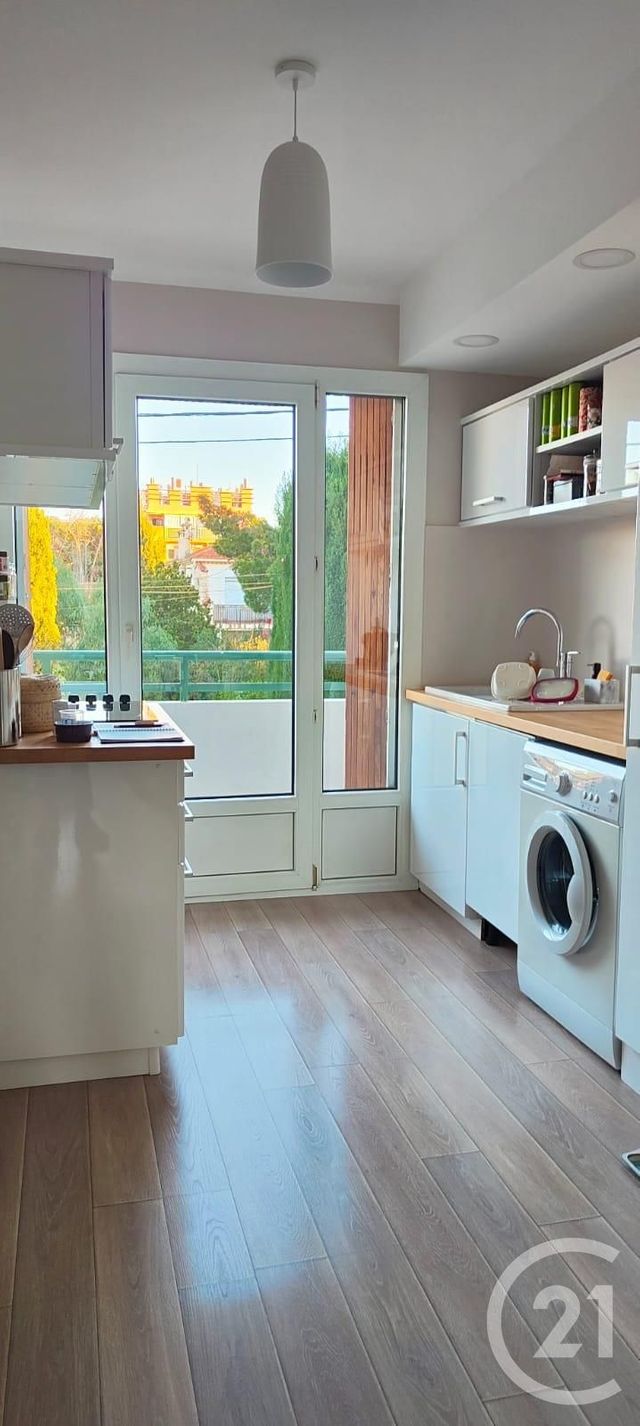 Appartement T3 à vendre - 3 pièces - 62.7 m2 - LA CIOTAT - 13 - PROVENCE-ALPES-COTE-D-AZUR - Century 21 Cabinet Berenger