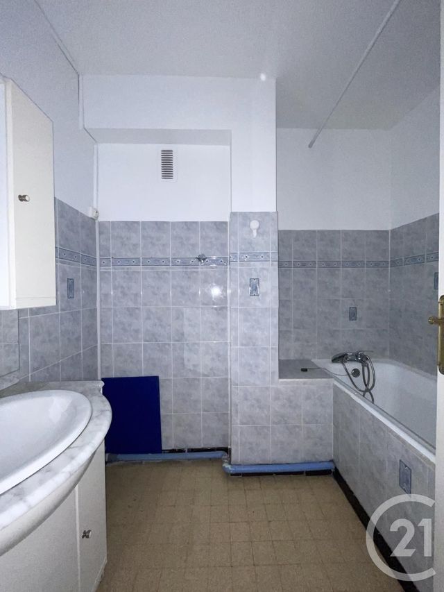 Appartement T3 à louer - 4 pièces - 81.5 m2 - LA CIOTAT - 13 - PROVENCE-ALPES-COTE-D-AZUR - Century 21 Cabinet Berenger