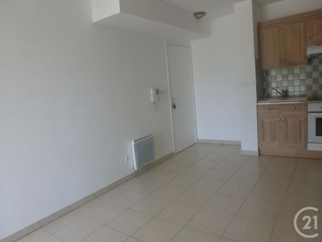 Appartement T2 à louer - 2 pièces - 37.0 m2 - LA CIOTAT - 13 - PROVENCE-ALPES-COTE-D-AZUR - Century 21 Cabinet Berenger