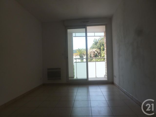 Appartement T2 à louer - 2 pièces - 37.0 m2 - LA CIOTAT - 13 - PROVENCE-ALPES-COTE-D-AZUR - Century 21 Cabinet Berenger