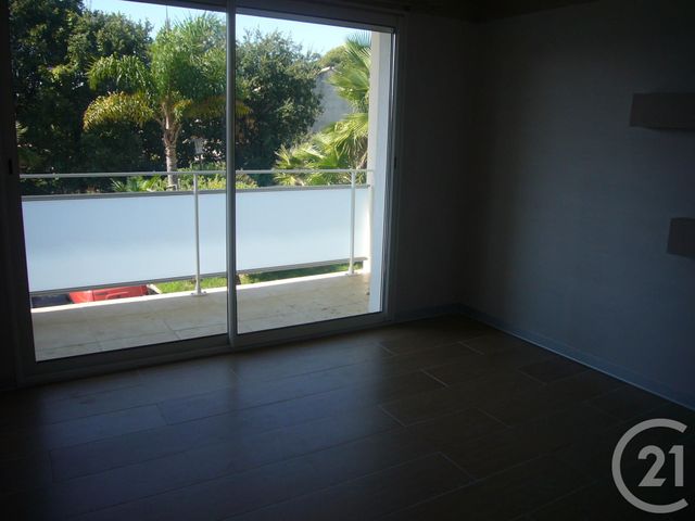 Appartement F4 à louer - 4 pièces - 86.53 m2 - SIX FOURS LES PLAGES - 83 - PROVENCE-ALPES-COTE-D-AZUR - Century 21 Cabinet Berenger