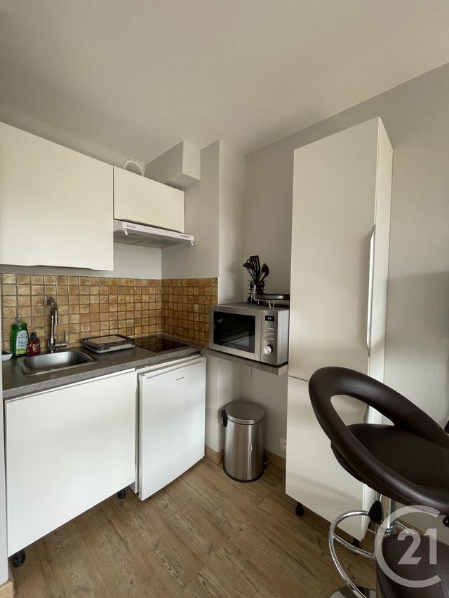 Appartement T1 à louer - 1 pièce - 22.05 m2 - BANDOL - 83 - PROVENCE-ALPES-COTE-D-AZUR - Century 21 Cabinet Berenger