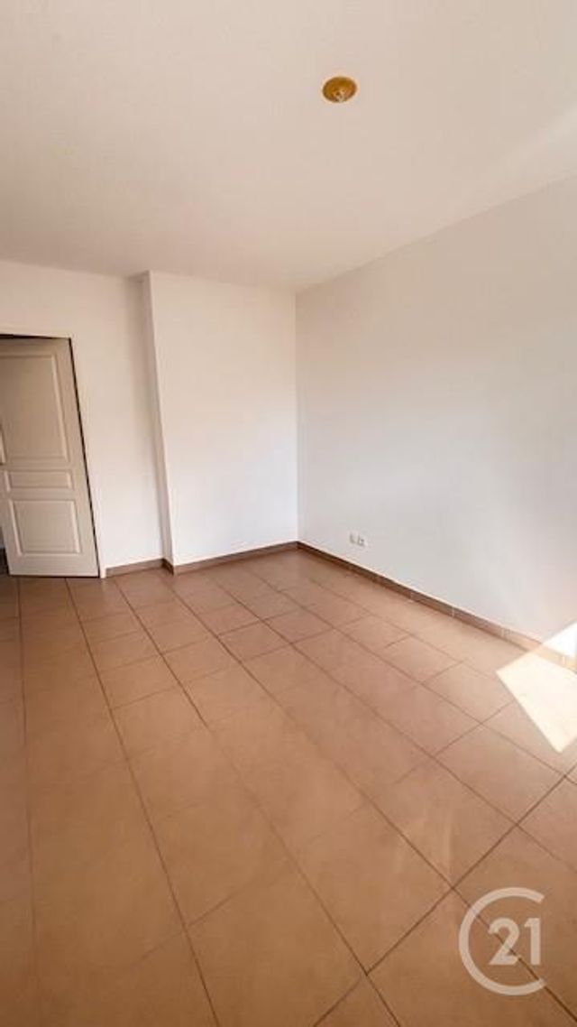 Appartement à louer - 3 pièces - 60.0 m2 - LA CIOTAT - 13 - PROVENCE-ALPES-COTE-D-AZUR - Century 21 Cabinet Berenger