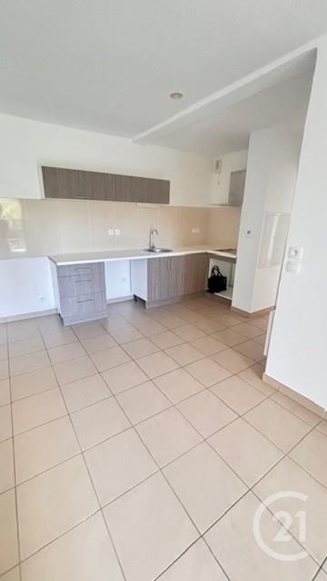 Appartement à louer - 3 pièces - 60.0 m2 - LA CIOTAT - 13 - PROVENCE-ALPES-COTE-D-AZUR - Century 21 Cabinet Berenger
