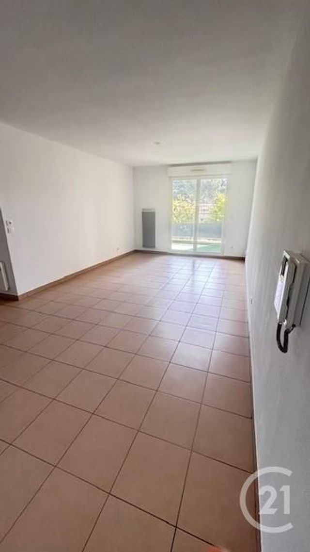 Appartement à louer - 3 pièces - 60.0 m2 - LA CIOTAT - 13 - PROVENCE-ALPES-COTE-D-AZUR - Century 21 Cabinet Berenger