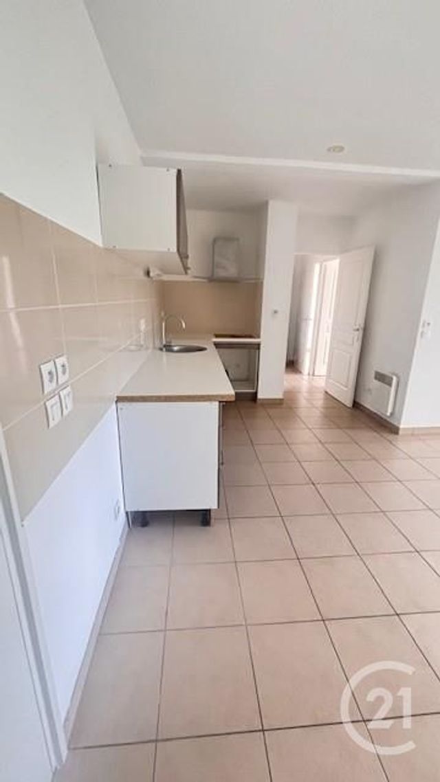 Appartement à louer - 3 pièces - 60.0 m2 - LA CIOTAT - 13 - PROVENCE-ALPES-COTE-D-AZUR - Century 21 Cabinet Berenger