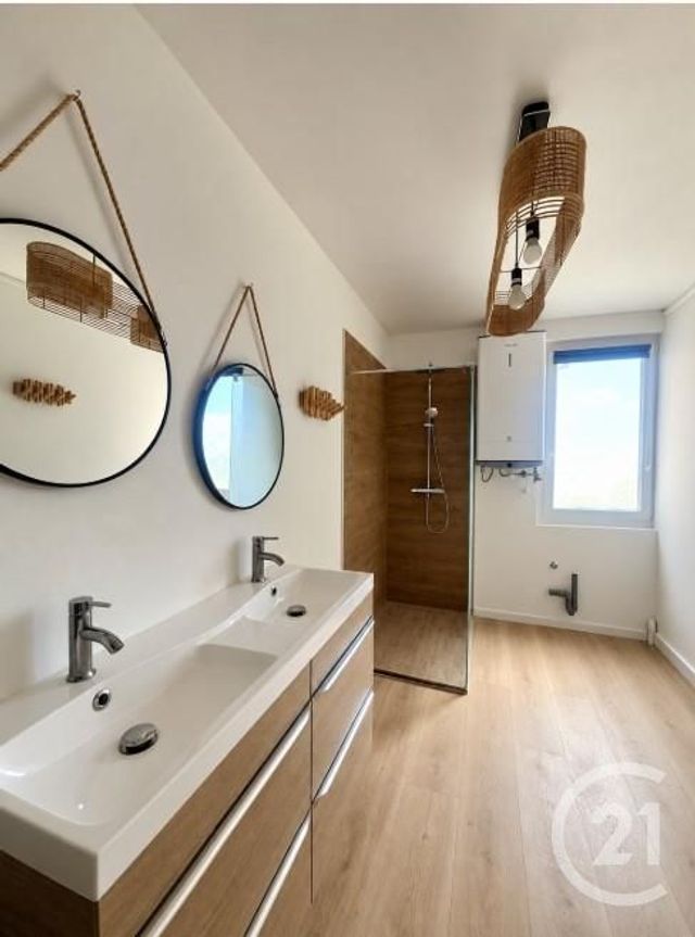 Appartement F2 à louer - 2 pièces - 48.0 m2 - SIX FOURS LES PLAGES - 83 - PROVENCE-ALPES-COTE-D-AZUR - Century 21 Cabinet Berenger