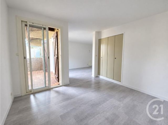 Appartement T2 à louer - 2 pièces - 50.14 m2 - ST CYR SUR MER - 83 - PROVENCE-ALPES-COTE-D-AZUR - Century 21 Cabinet Berenger
