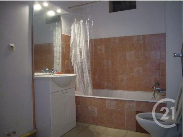 Appartement T2 à louer - 2 pièces - 30.84 m2 - LE BEAUSSET - 83 - PROVENCE-ALPES-COTE-D-AZUR - Century 21 Cabinet Berenger