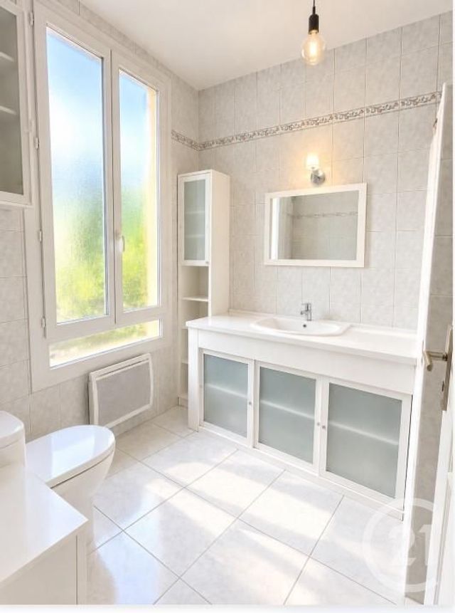 maison à louer - 3 pièces - 71.21 m2 - ST CYR SUR MER - 83 - PROVENCE-ALPES-COTE-D-AZUR - Century 21 Cabinet Berenger