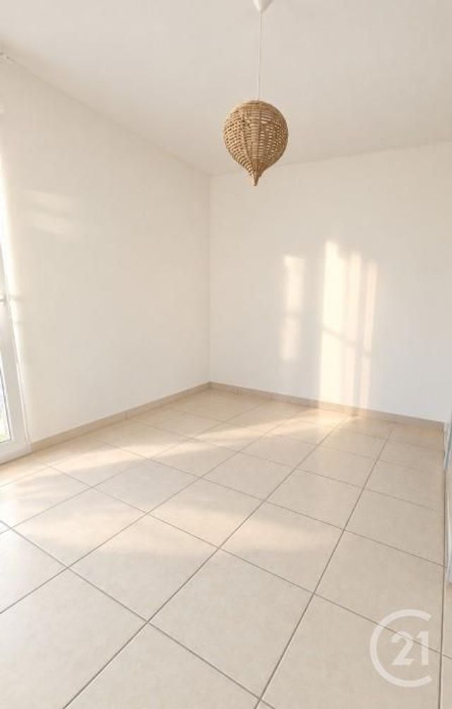 Appartement F2 à louer - 2 pièces - 43.0 m2 - LA CIOTAT - 13 - PROVENCE-ALPES-COTE-D-AZUR - Century 21 Cabinet Berenger